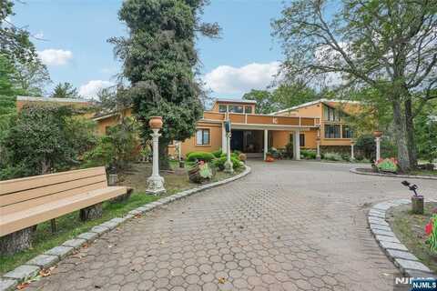 16 Schaffer Road, Alpine, NJ 07620