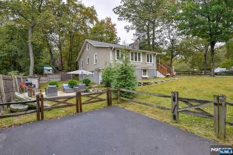 2 Morsemere Road, West Milford, NJ 07421