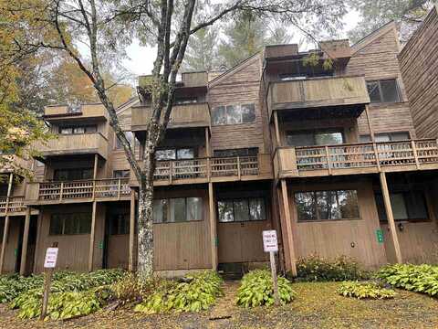 136 Grand Hollow Road, Warren, VT 05674