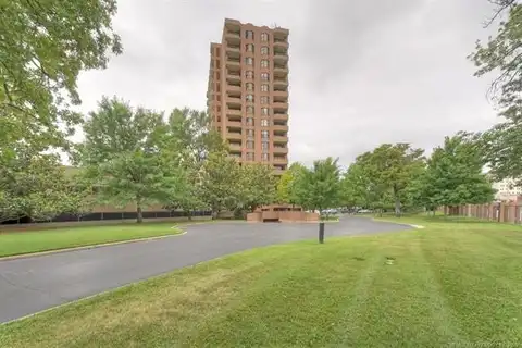 2121 S Yorktown Avenue, Tulsa, OK 74114