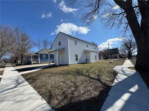 803 Pecan St, Humboldt, KS 66748