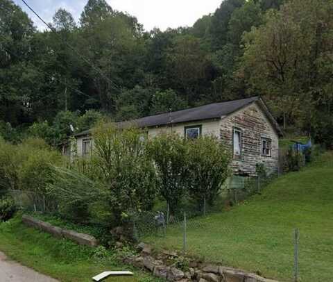 380 Costa Road, Costa, WV 25051