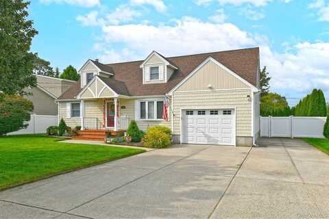 146 Smith Avenue, Islip, NY 11751