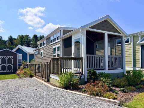 44 Skipping Stone Lane, Flat Rock, NC 28731
