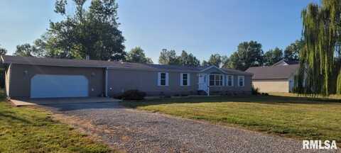 1355 COLLEGE Avenue, Salem, IL 62881