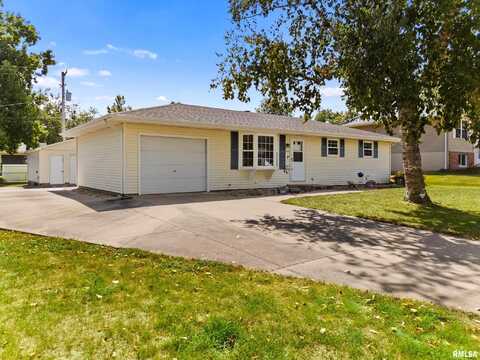 5604 E CREWS Avenue, Chillicothe, IL 61523