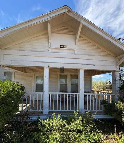 420 Smiley St, Loraine, TX 79532