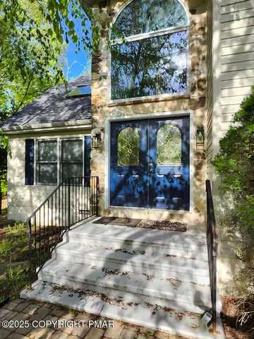 135 Hyland Drive, East Stroudsburg, PA 18301