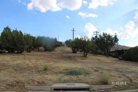 8600 Southlake Drive, Lake Isabella, CA 93240