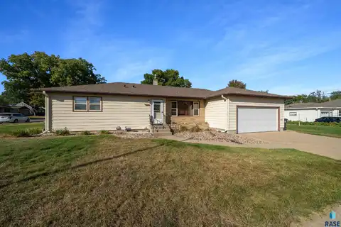 2208 W 33rd St, Sioux Falls, SD 57105