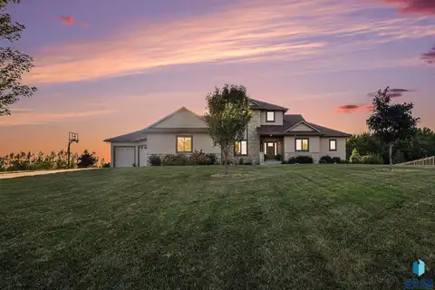 27217 Regal Ct, Sioux Falls, SD 57108