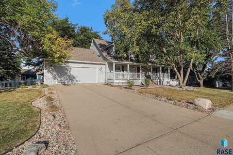 4805 S Woodwind Ln, Sioux Falls, SD 57103