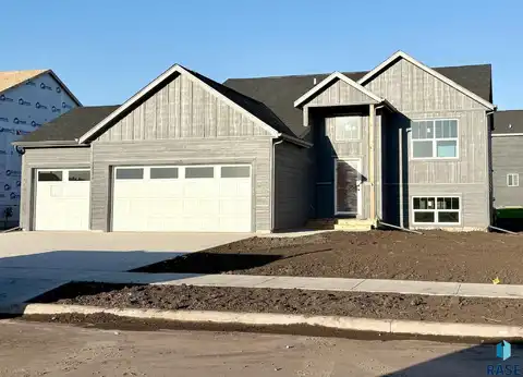 5920 S Coneflower Ave, Sioux Falls, SD 57108