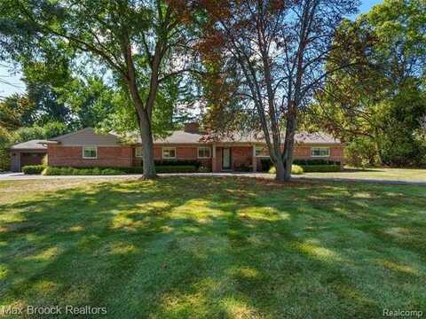 4740 Burnley Drive, Bloomfield Hills, MI 48304