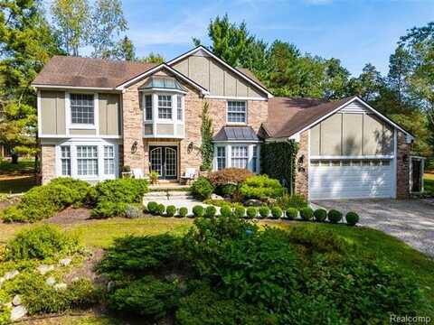 523 Uphill Road, Milford, MI 48381
