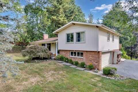 2771 Hillendale Drive, Rochester Hills, MI 48309