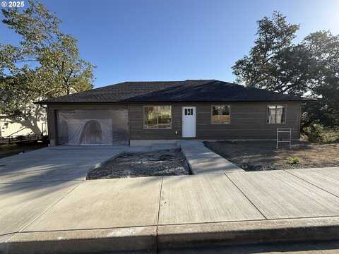119 SE LEBLEU LN, Winston, OR 97496