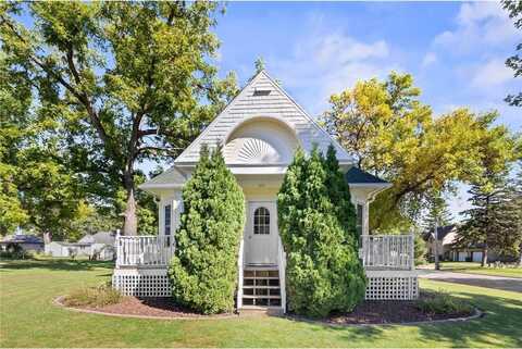 801 Carver Street N, Winthrop, MN 55396