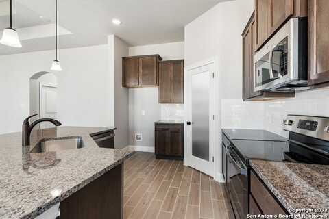 514 Park Circle, Hondo, TX 78861