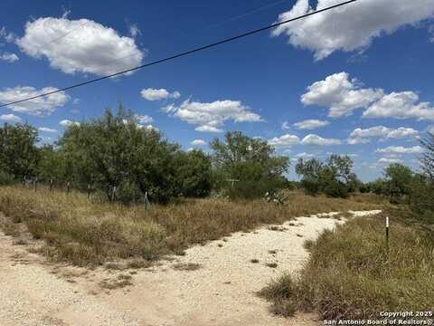 2126 Buddy Lane, Carrizo Springs, TX 78834