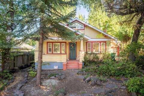 208 McCloud Ave, Mount Shasta, CA 96067