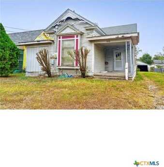 206 Dallas Street, Yoakum, TX 77995