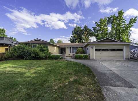 25 Donna Way, Central Point, OR 97502