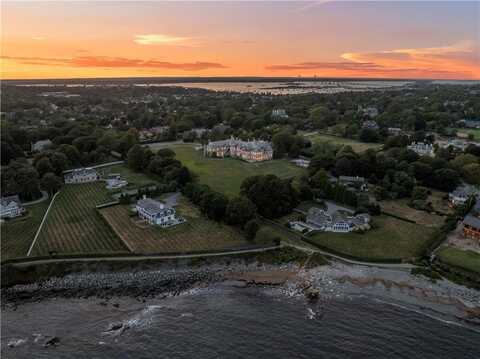 207 Ruggles Avenue, Newport, RI 02840