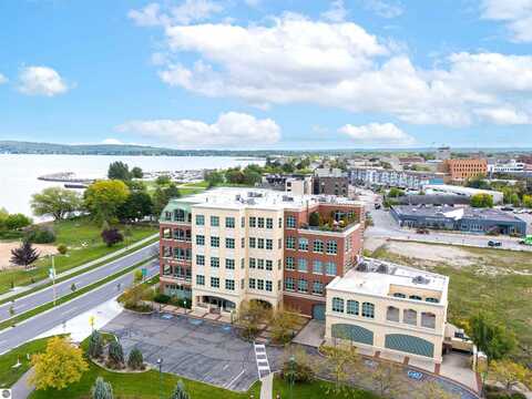 333 Grandview Parkway, Traverse City, MI 49684
