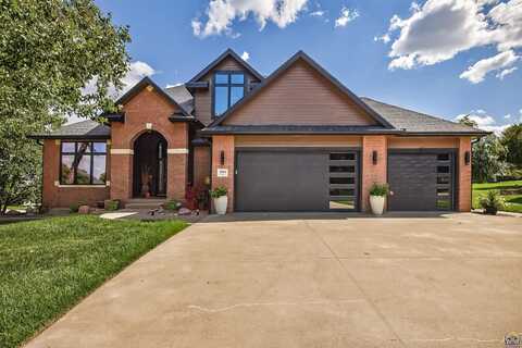 3914 SW Barons LN, Topeka, KS 66610