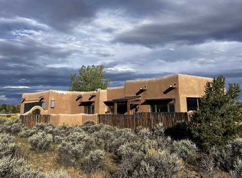 136 Upper Los Colonias Rd, El Prado, NM 87529