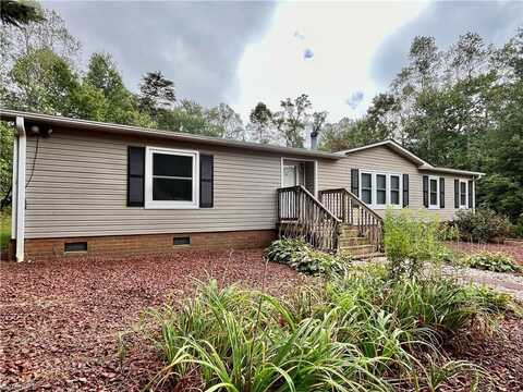 1095 Piney Meadows Drive, Walnut Cove, NC 27052