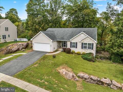 9 COURTNEY REA CIRCLE, READING, PA 19606