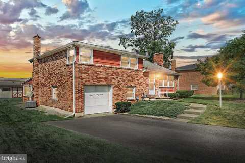 2437 SCHOOLHOUSE LANE, YORK, PA 17402