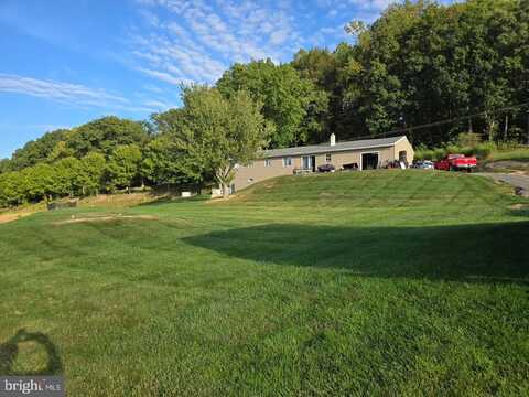 437 WHITE OAK LANE, LEESPORT, PA 19533