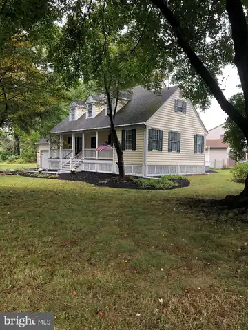 212 APPLE STREET, LEVITTOWN, PA 19057
