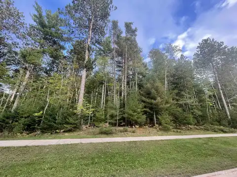 1600 Center, Marquette, MI 49855