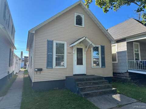 1407 N 1st, Escanaba, MI 49829