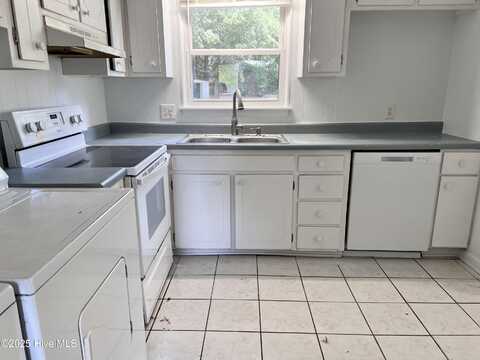 202 Kingston Road, Wilmington, NC 28409