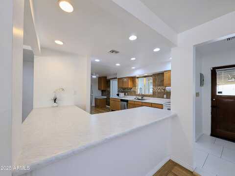 2443 E EARLL Drive, Phoenix, AZ 85016