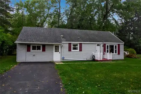 4100 Gunnville Road, Clarence, NY 14031