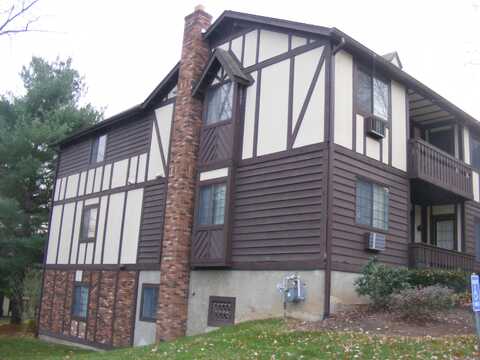 8 Rollingwood Drive, Brookfield, CT 06804