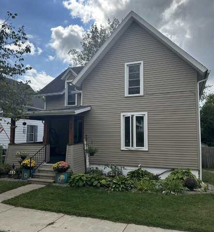 32 Garden Street, Hillsdale, MI 49242