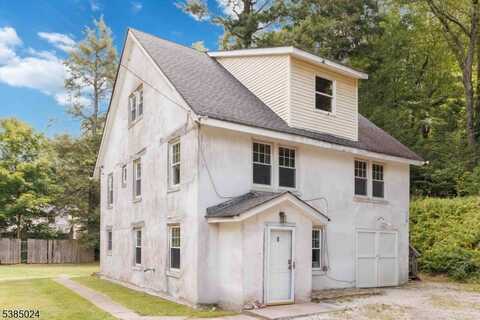 5 Fanwood Ct, West Milford, NJ 07421