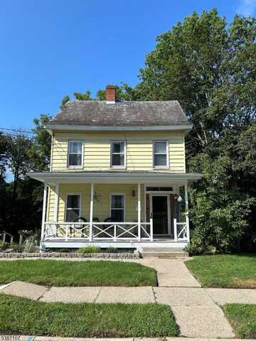 24 Clinton St, Newton, NJ 07860