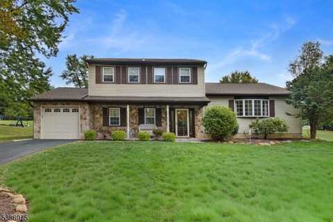 40 Pudding Stone Way, Lopatcong Twp., NJ 08865