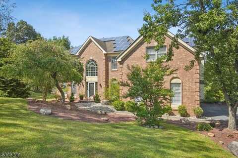 9 Stark Ct, Raritan, NJ 08551
