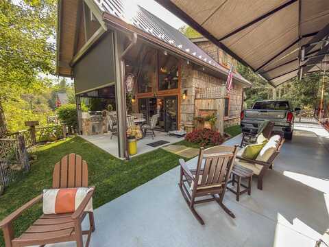 111 Wildflower Road, Scaly Mountain, NC 28775