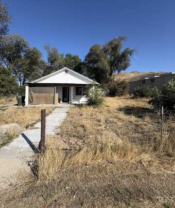 324 N 10th St, Vale, OR 97918