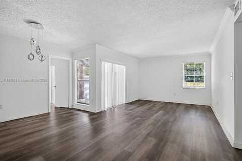 10837 NW 7th St, Miami, FL 33172